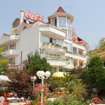 Hotel Kamelia Varna Buitenkant foto