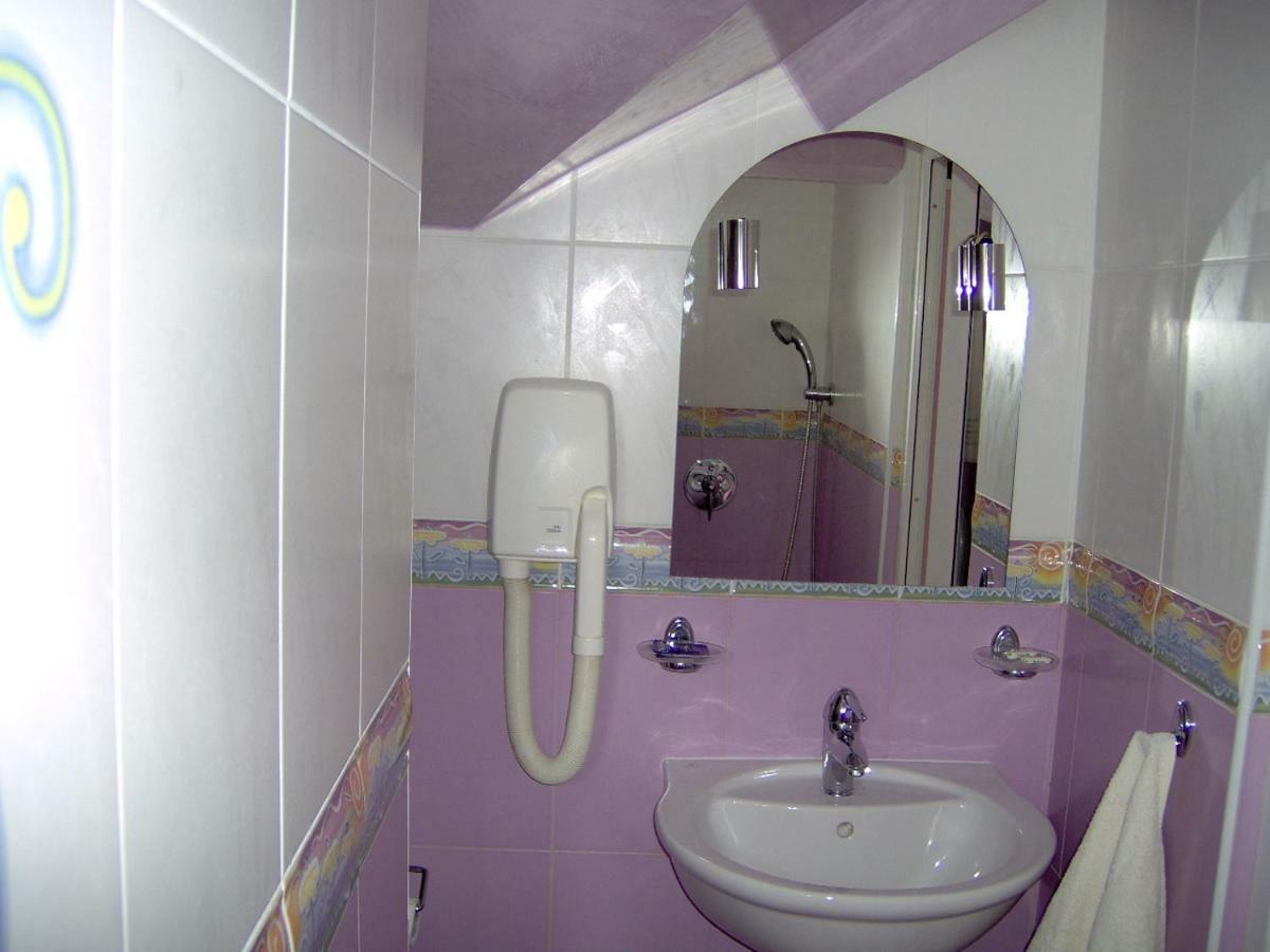 Hotel Kamelia Varna Buitenkant foto